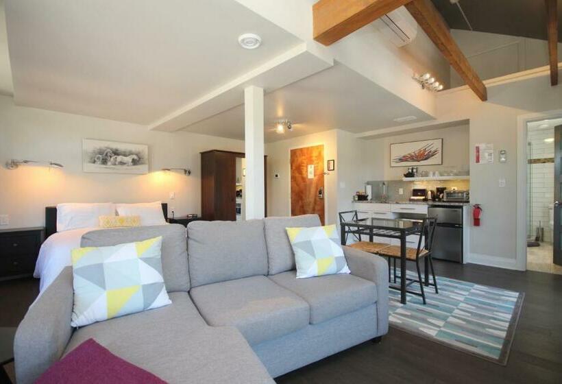 جناح, Kemptville Suites