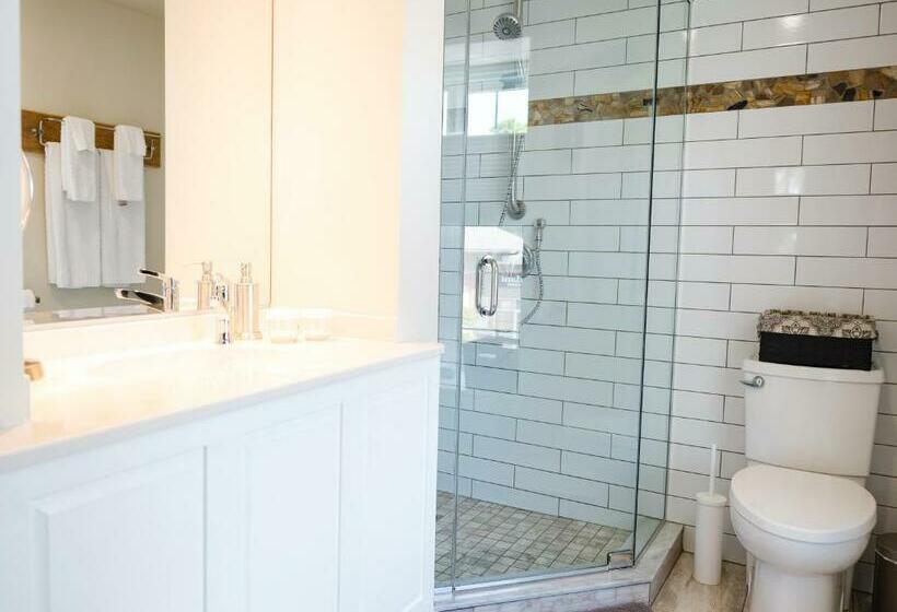 جناح, Kemptville Suites