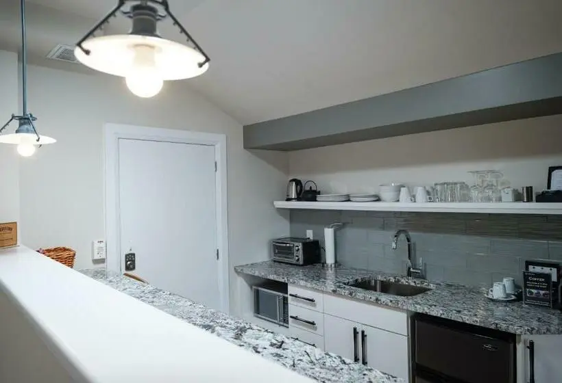 キングサイズベッドのスイートルーム, Kemptville Suites
