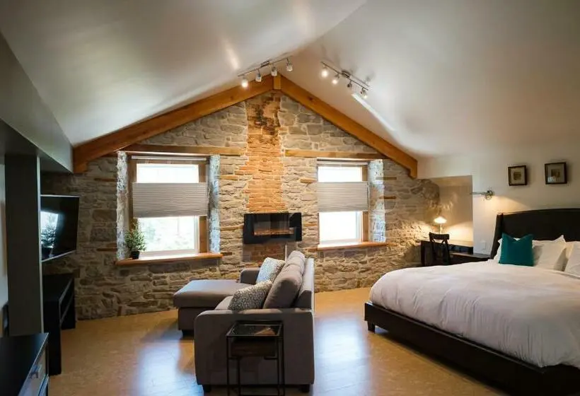 キングサイズベッドのスイートルーム, Kemptville Suites