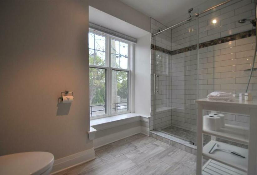 جناح, Kemptville Suites