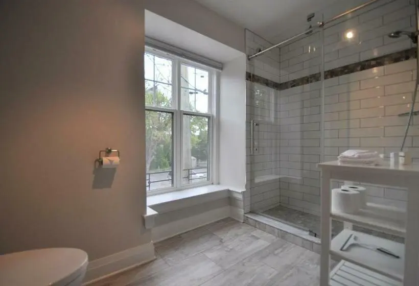 スイート, Kemptville Suites