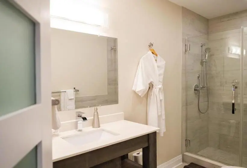 キングサイズベッドのデラックススイート, Kemptville Suites