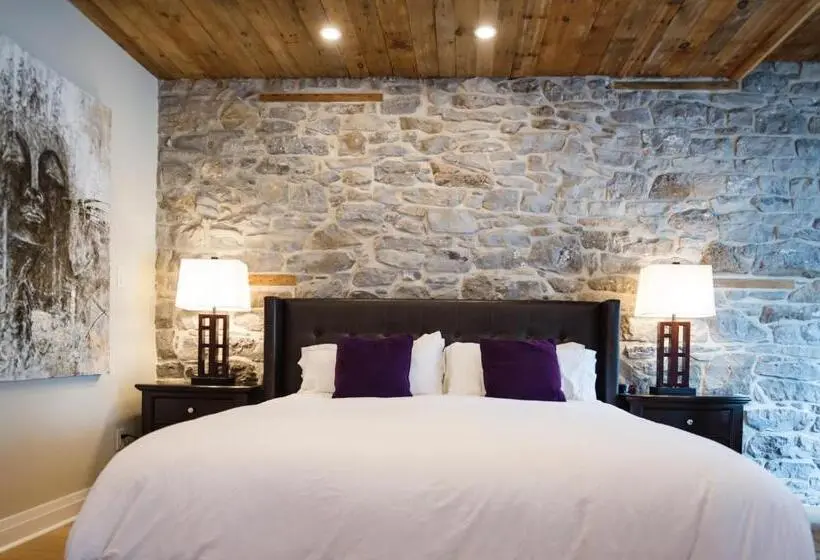 キングサイズベッドのデラックススイート, Kemptville Suites