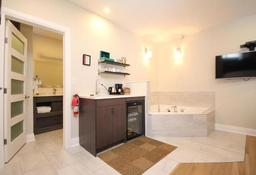 キングサイズベッドのデラックススイート, Kemptville Suites
