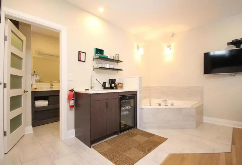 キングサイズベッドのデラックススイート, Kemptville Suites