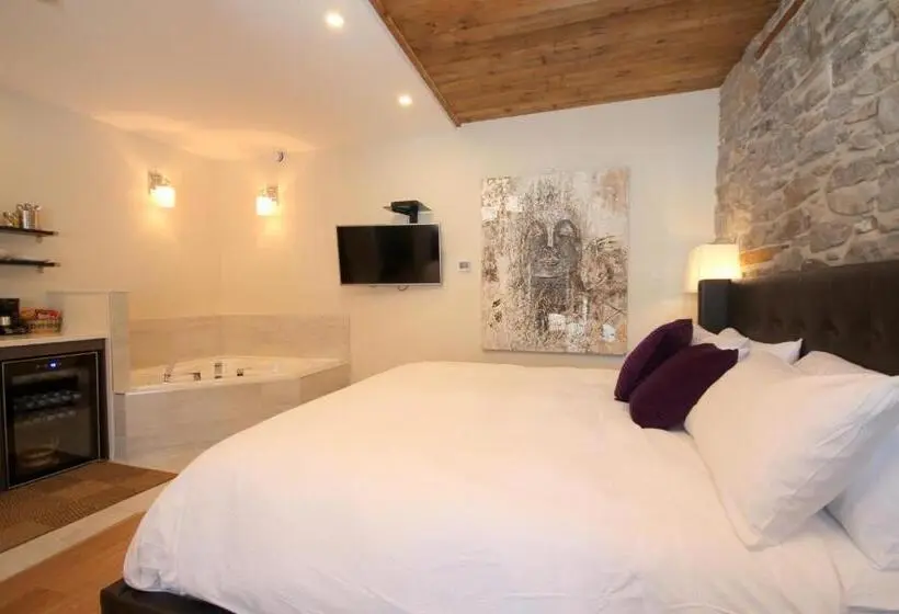 キングサイズベッドのデラックススイート, Kemptville Suites