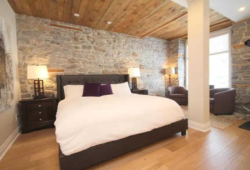 キングサイズベッドのデラックススイート, Kemptville Suites