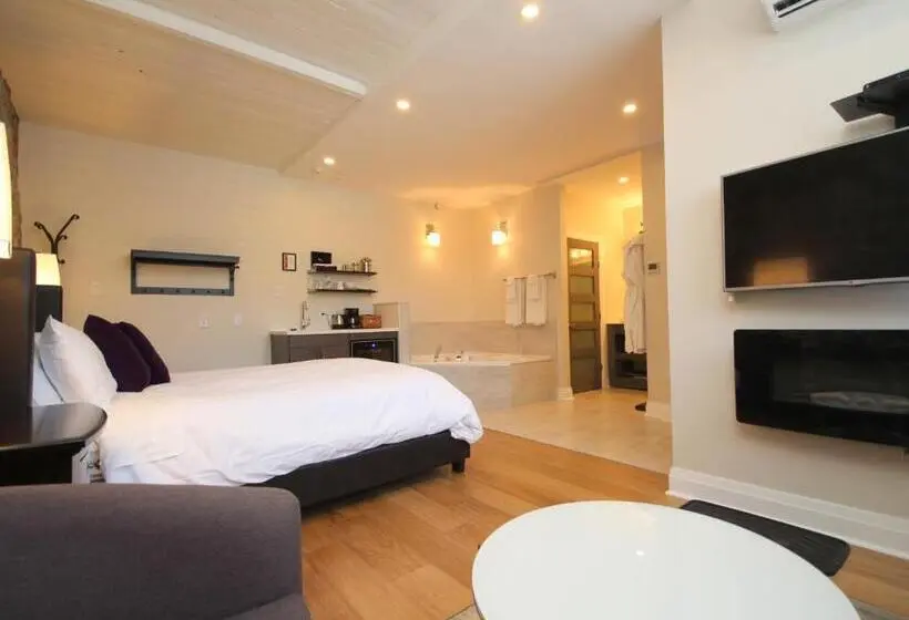 デラックススイート, Kemptville Suites