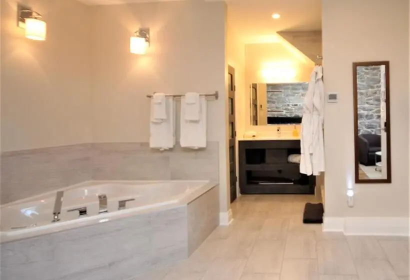 デラックススイート, Kemptville Suites
