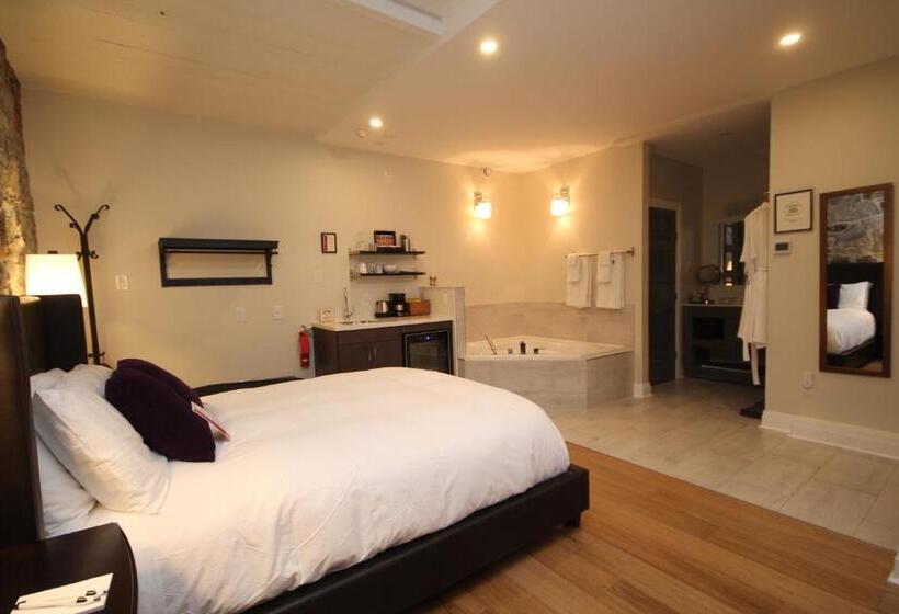 豪华套房, Kemptville Suites