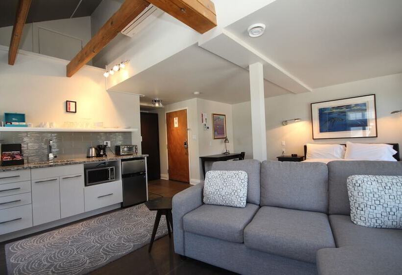 جناح, Kemptville Suites