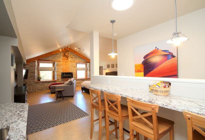 جناح, Kemptville Suites