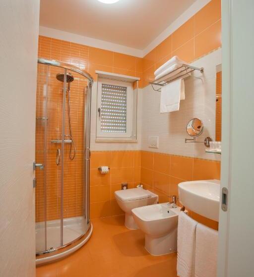 غرفة أساسية مزودة بشُرفة, La Casa Del Turista