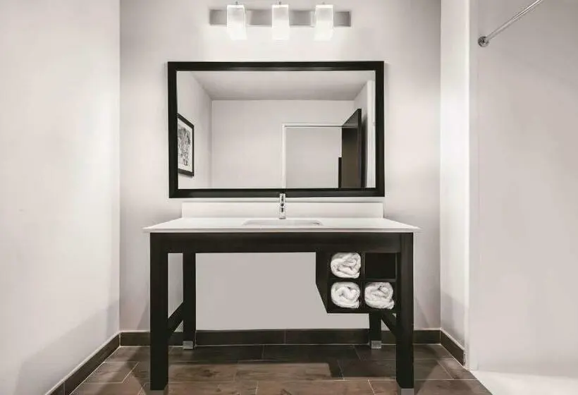 Standard-invahuone, La Quinta By Wyndham Mcallen Convention Center