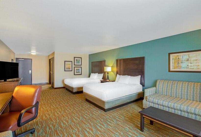 Номер Executive, La Quinta By Wyndham Gillette