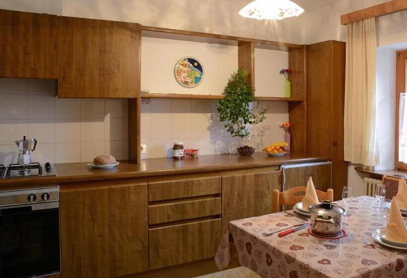 דירת חדר, Mirabel