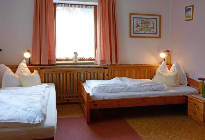 דירת חדר, Mirabel