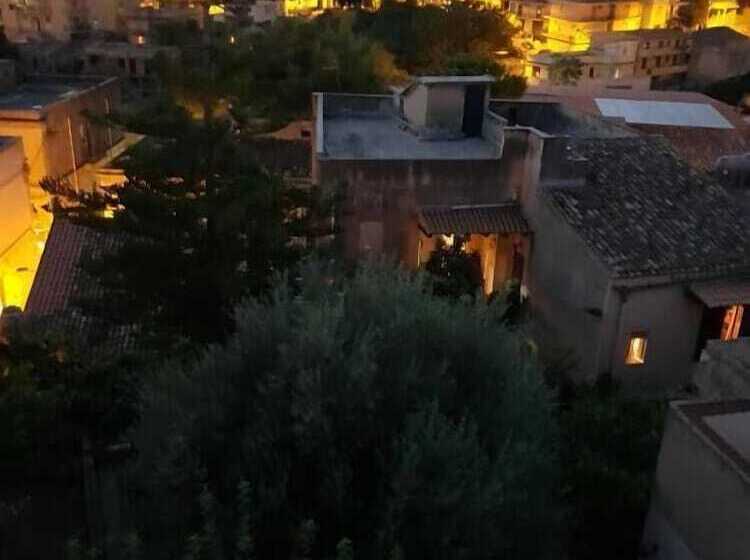 اتاق استاندارد چهار تخته, Neathon Rooms