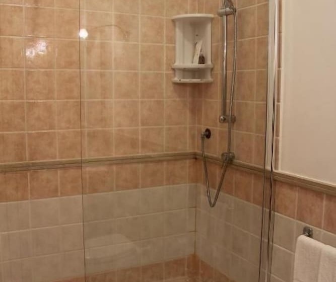 اتاق کلاسیک چهارنفره, Neathon Rooms