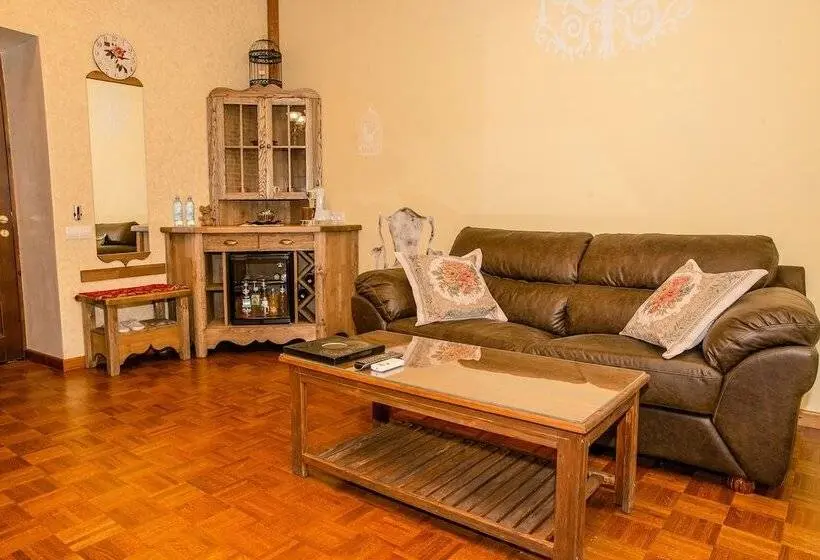 استودیوی استاندارد, Orbita Boutique
