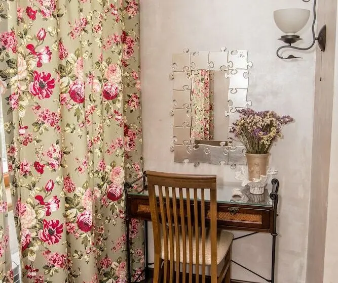 استودیوی استاندارد, Orbita Boutique