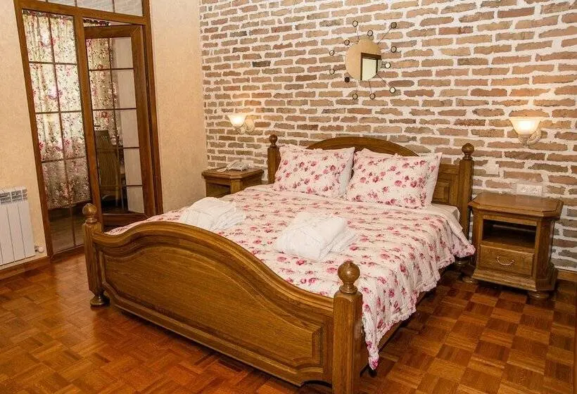 استودیوی استاندارد, Orbita Boutique