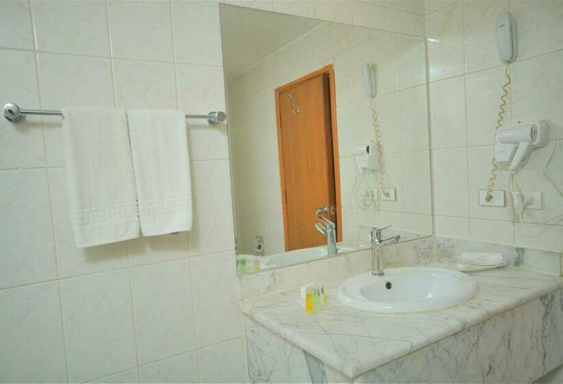 اتاق استاندارد سه نفره, Silk Road