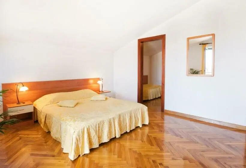 اتاق استاندارد سه نفره, Villa Sveta Eufemija Bed And Breakfast