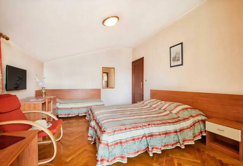 اتاق استاندارد سه نفره, Villa Sveta Eufemija Bed And Breakfast