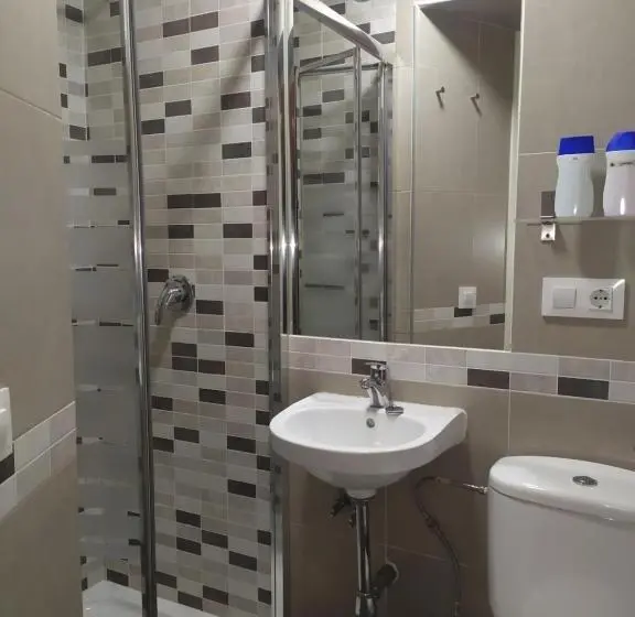 اتاق استاندارد سه نفره, Pension Azahar