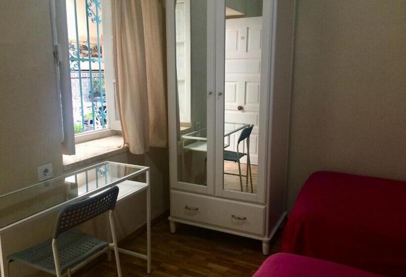 اتاق استاندارد سه نفره, Pension Azahar