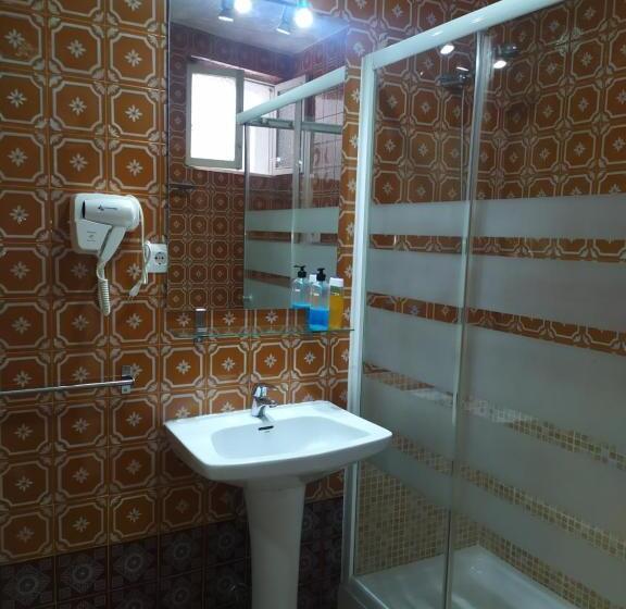 اتاق استاندارد سه نفره, Pension Azahar