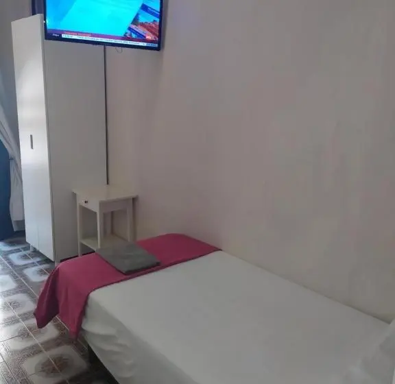 اتاق استاندارد یک نفره, Pension Azahar
