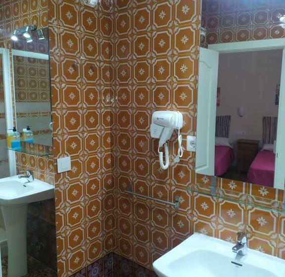 اتاق استاندارد سه نفره, Pension Azahar