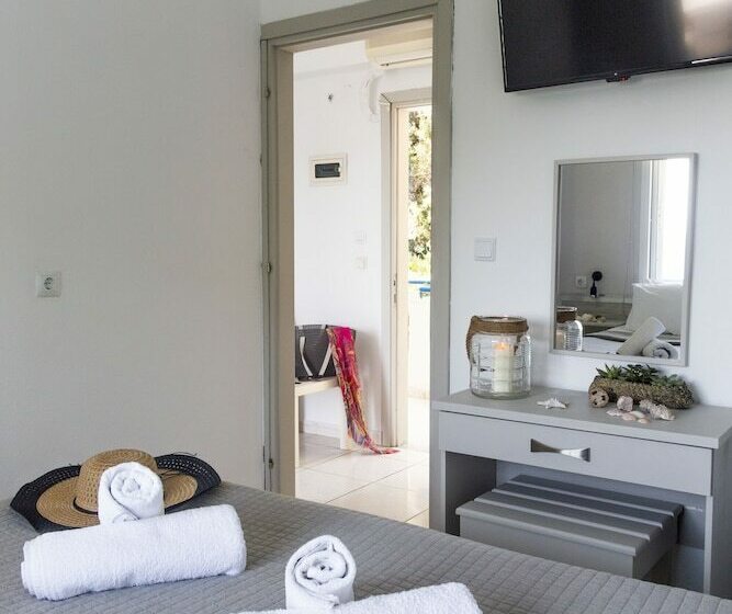 דירת חדר בקומת קרקע, Roditsa Patritsia Apartments