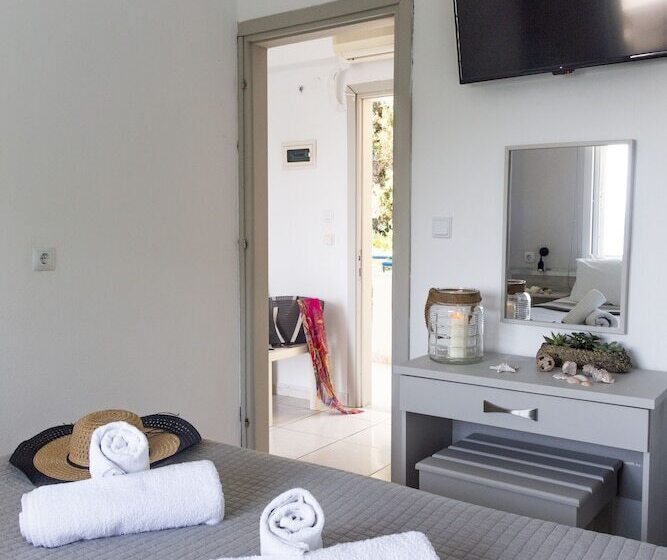 דירת חדר נוף לים, Roditsa Patritsia Apartments