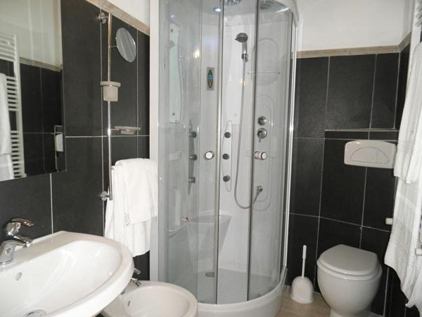 استودیوی استاندارد, Costa Morroni