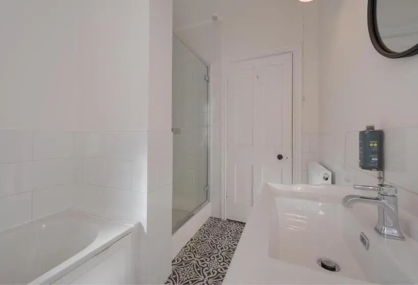 اتاق اجرایی با تخت بزرگ, Florence Suite Boutique Hotel And Restaurant