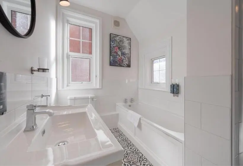 اتاق اجرایی با تخت بزرگ, Florence Suite Boutique Hotel And Restaurant