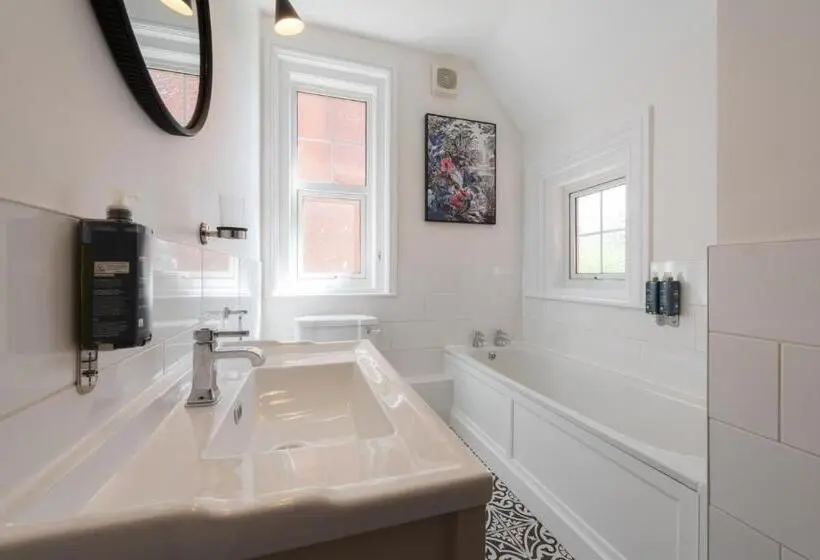 اتاق اجرایی با تخت بزرگ, Florence Suite Boutique Hotel And Restaurant