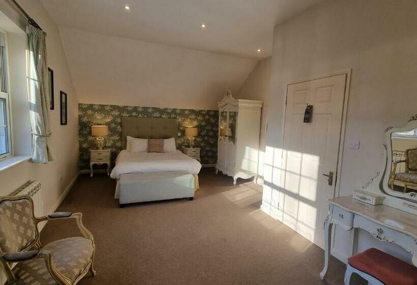 اتاق سوپریور, Fox & Hounds Country