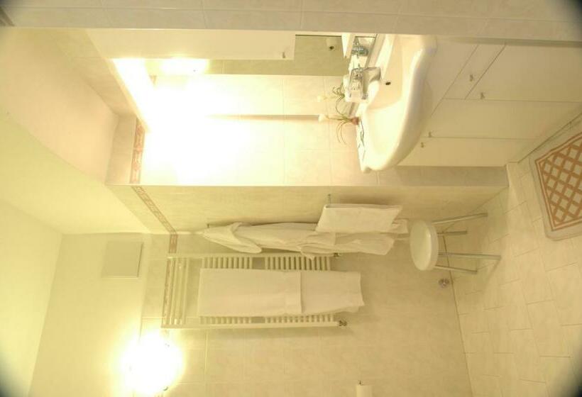 Habitación Estándar, Savoia