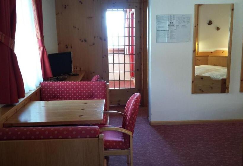 スタンダードトリプルルーム, Savoia