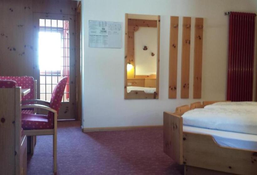 スタンダードトリプルルーム, Savoia