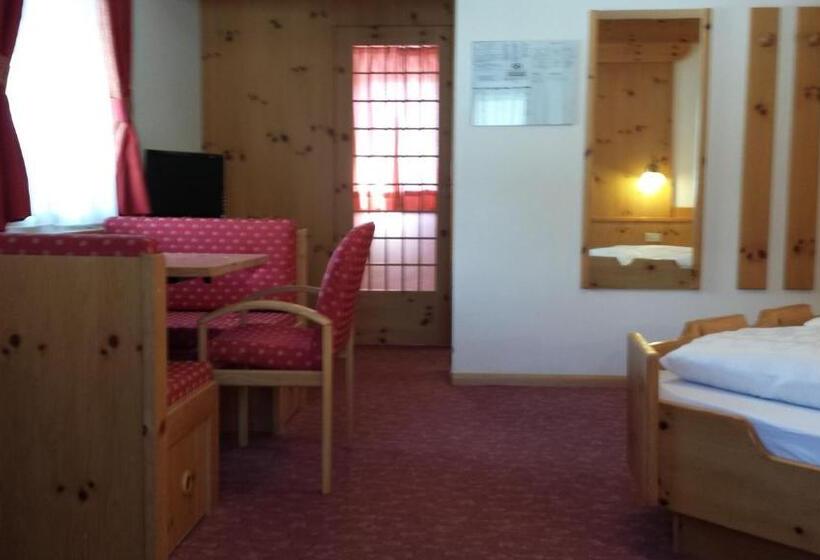 スタンダードトリプルルーム, Savoia