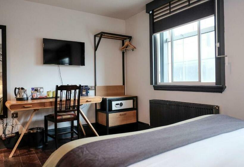 Quarto Estandar, The Wellington