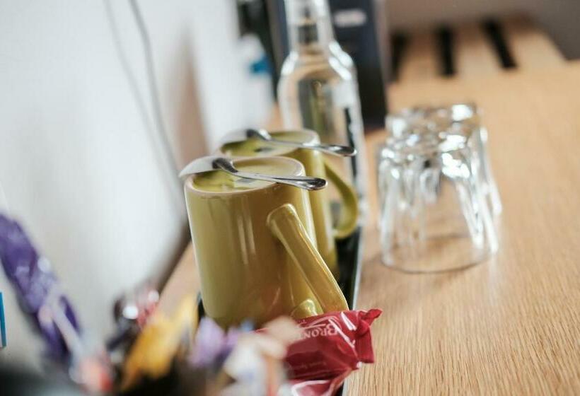 标准单人间, The Wellington