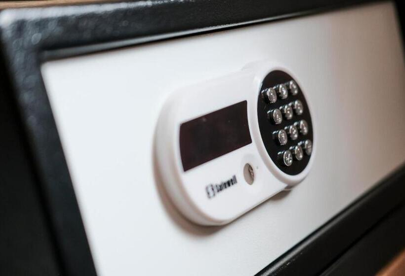 家庭间, The Wellington