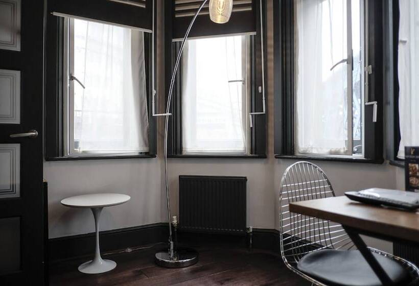 标准单人间, The Wellington